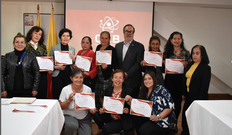 nuestras mujeres CTBistas con su certificación del curso de Excel
